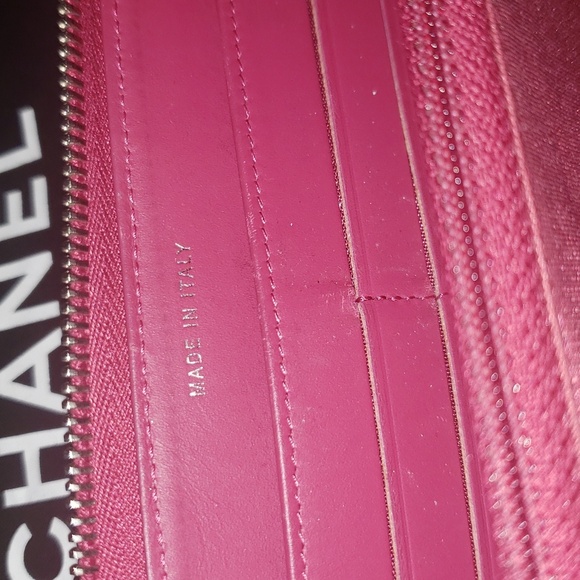 Chanel Quilted Patent Longwallet - Picture 9 of 15
